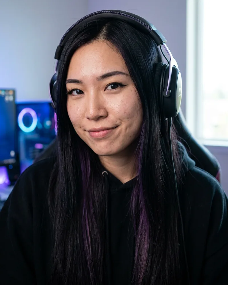 Luna, an AI-generated KlipGo star who streams and talks about games.